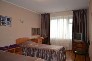 Гостиница Сфера Челябинск Двухместный номер с 2 отдельными кроватями и общей ванной комнатой-6